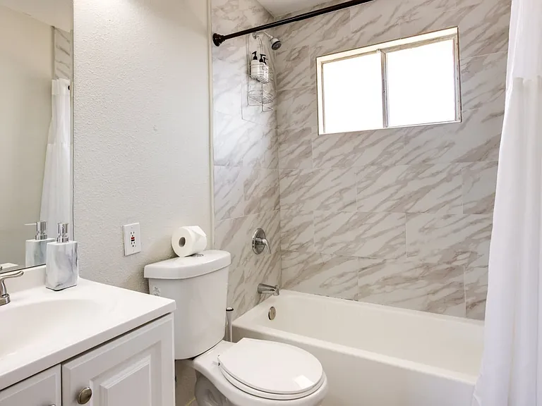 2405 Arenas St — Photo 8