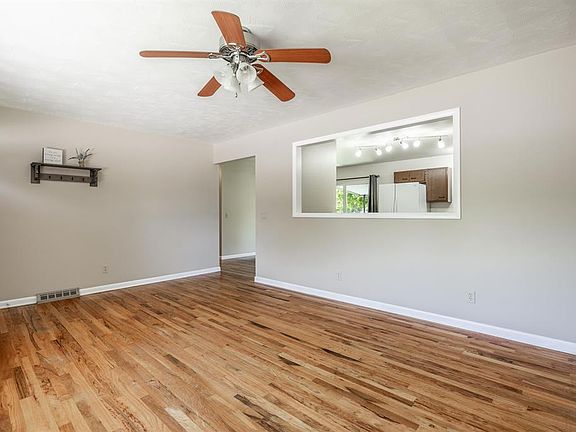 4th image of 801 York Street