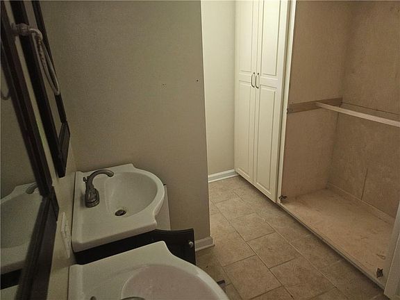 5th image of 207 Western Ave