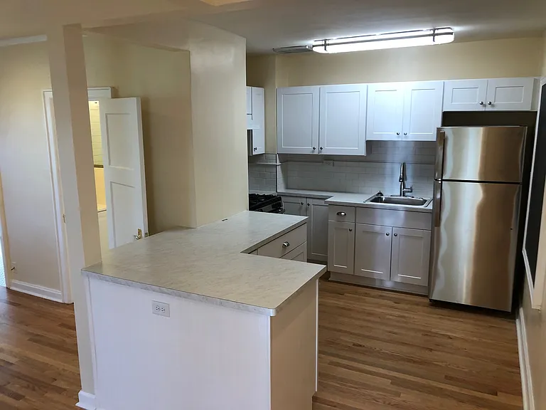 Chateau Apartments — Photo 5