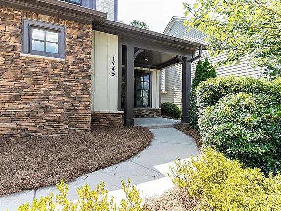 4th image of 1745 Grand Oaks Dr