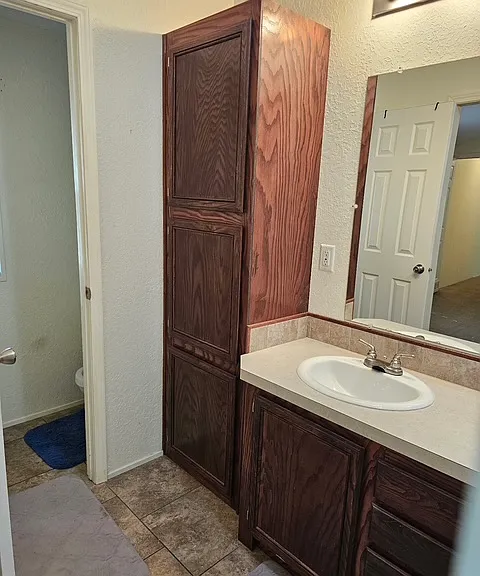 103 E Eckhart Ave — Photo 9