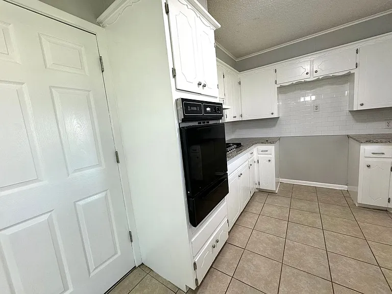 1105 N Fern Ave — Photo 12