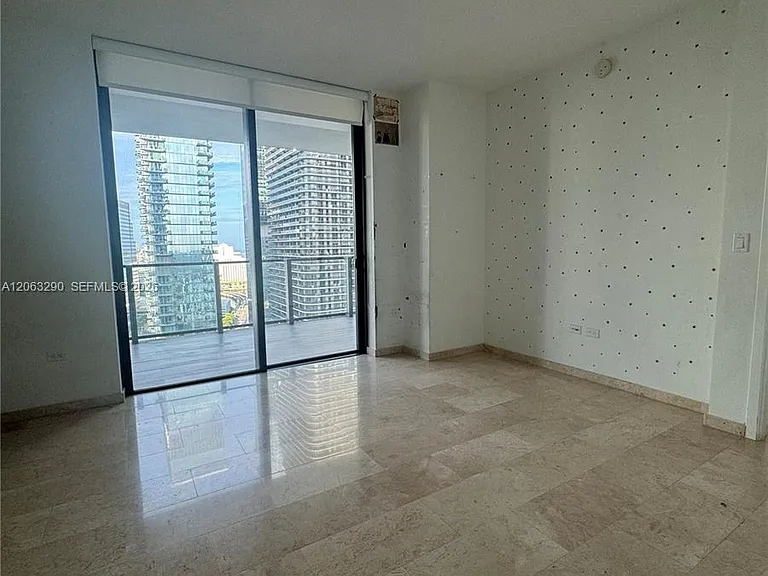 88 SW 7th St #2403 — Photo 2