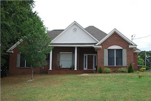 2nd image of 104 Blue Bird Ct