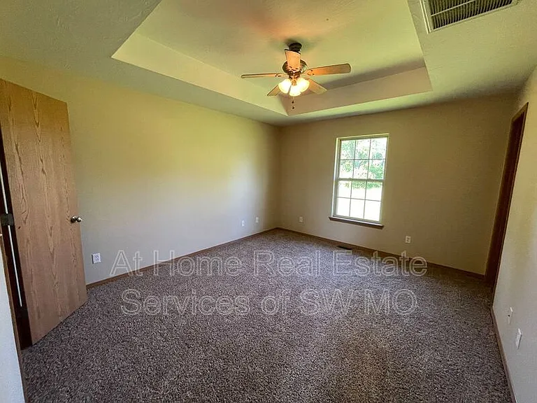3314 N Marion Ave — Photo 5