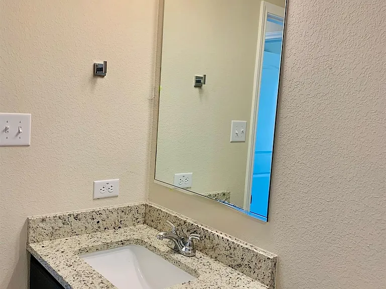 808 Fallbrook Dr — Photo 15