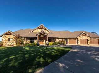 827 Legacy Farm Rd, Saddlebrooke, MO 65630