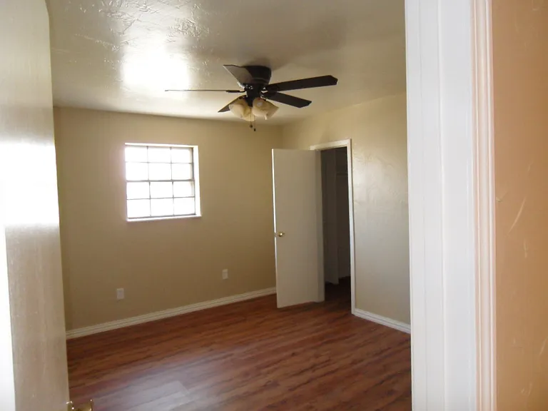 608 Charles Ave — Photo 11
