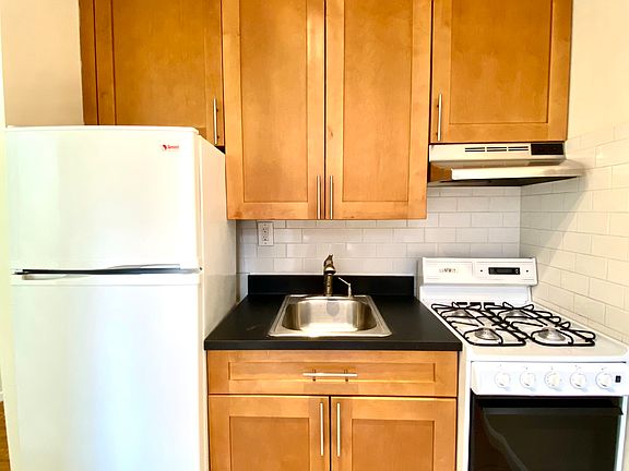 4th image of 501 E 78th St APT 6E