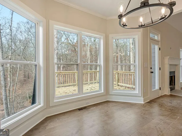 370 Ansley Dr — Photo 18