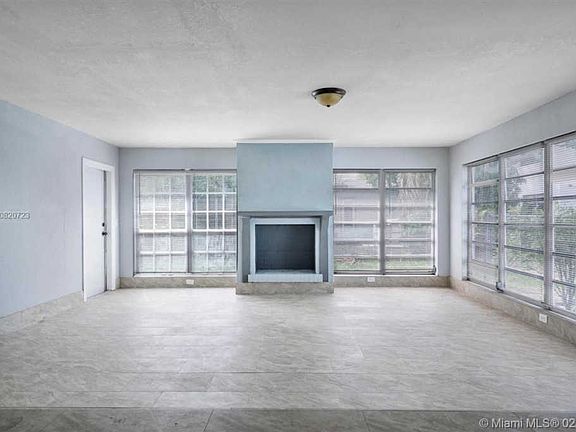 4th image of 1060 NE 166th St