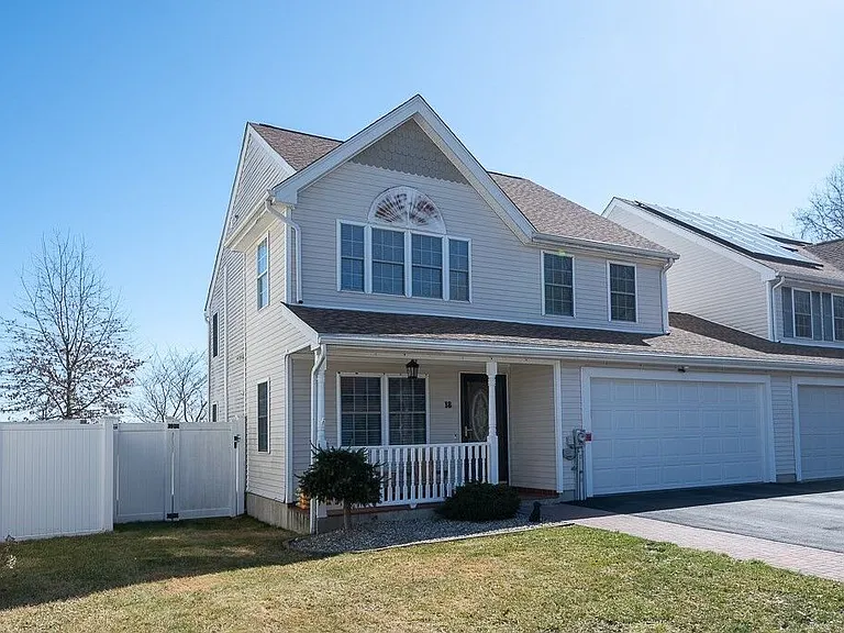 18 Angela Rose Ln — Photo 1