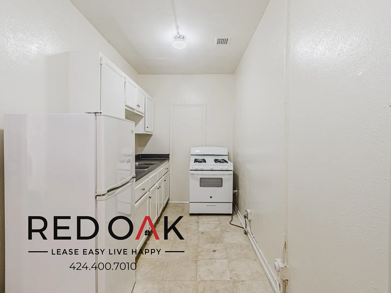 Bright Studio with Eat-In Kitchen, Custom Built-Ins, and On-Site Laundry ~ In Prime Westlake Area! — Photo 2