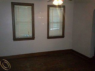 5th image of 152 Cherryland St