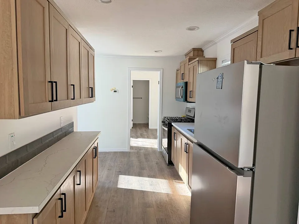 1751 N Grand Ave W #90