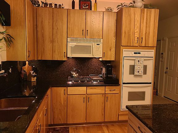 Kitchen-granite counter tops
