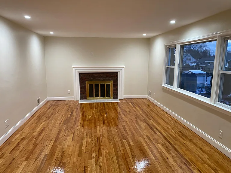 211 Hillside Ave — Photo 3