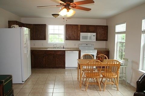 5th image of 100 Dove St