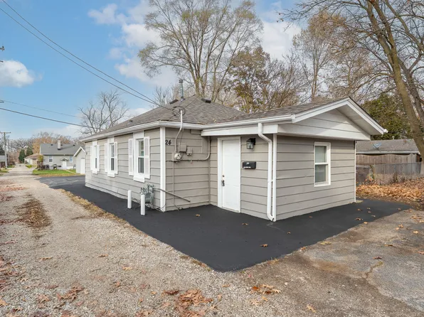 24 NE Circle Dr, Joliet, IL 60433
