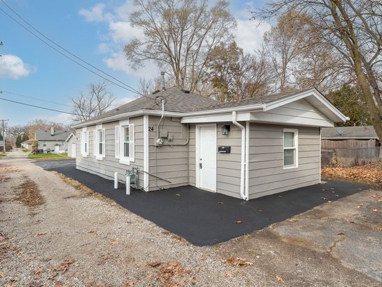 24 NE Circle Dr, Joliet, IL 60433