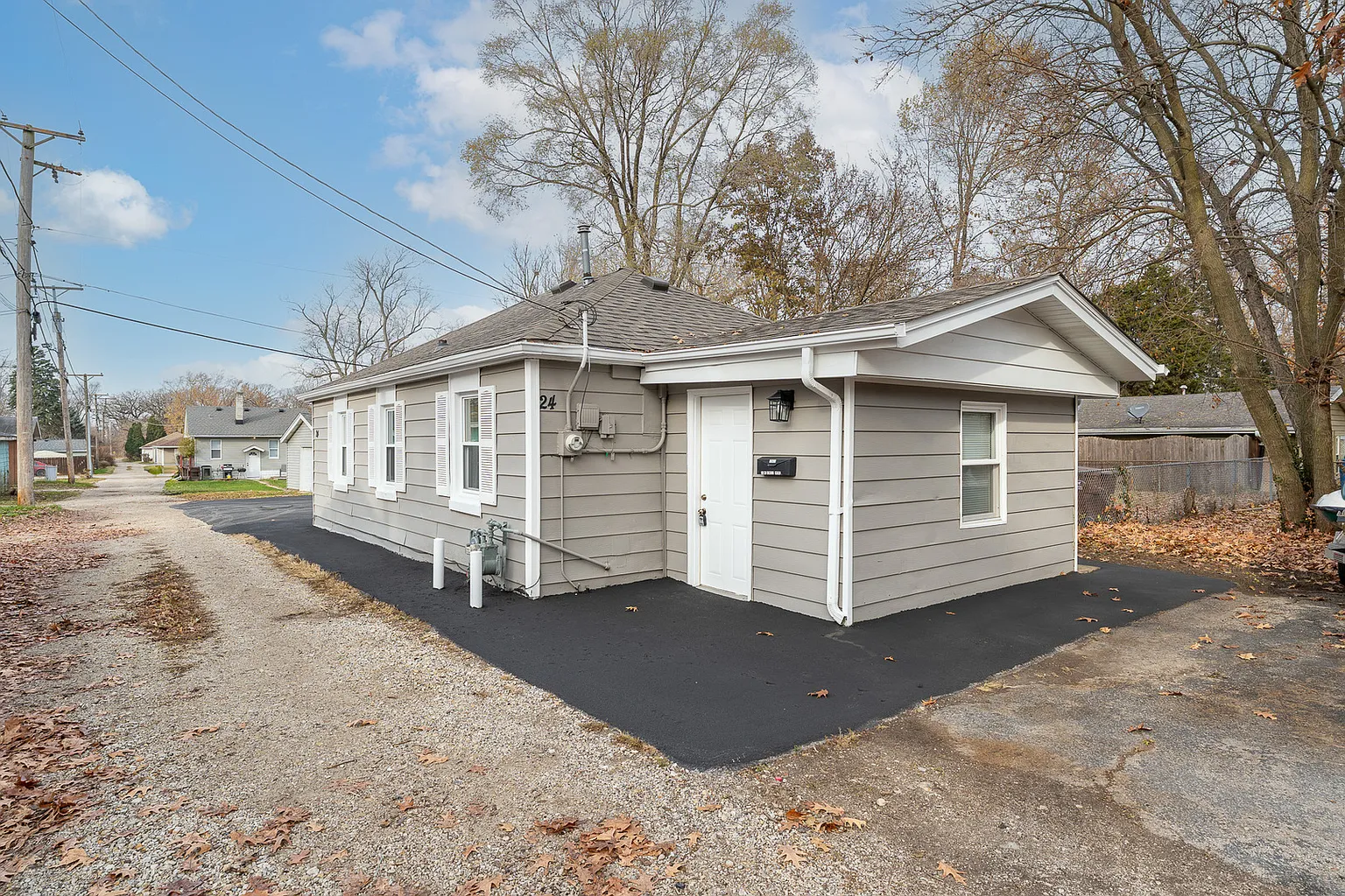 24 NE Circle Dr photo 1