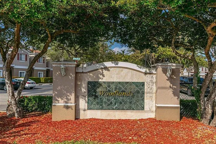 4408 Woodland Cir