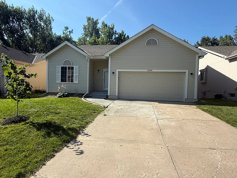 15305 Saratoga St — Photo 32