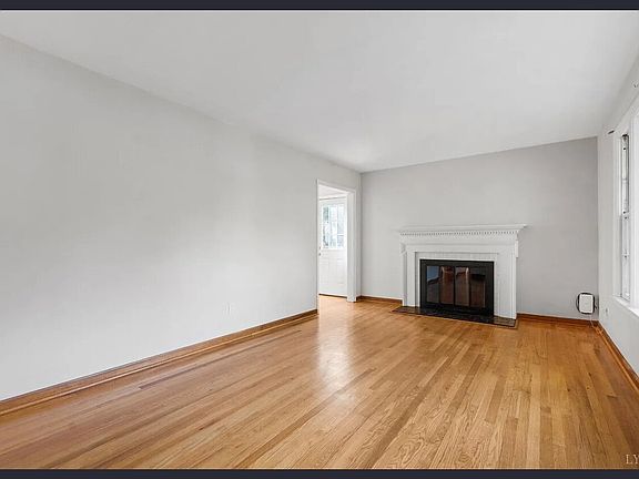 5th image of 101 Meadowview Dr Unit A