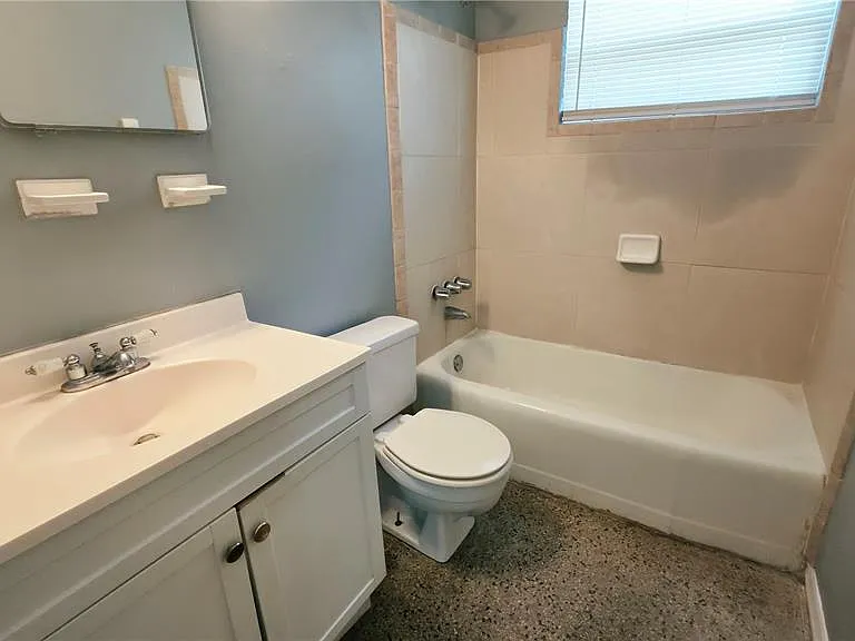 4615 Edgewater Dr — Photo 9