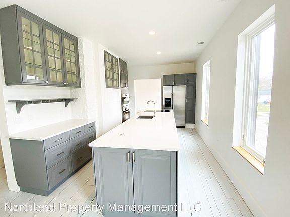 3rd image of 319 N Elmwood Ave