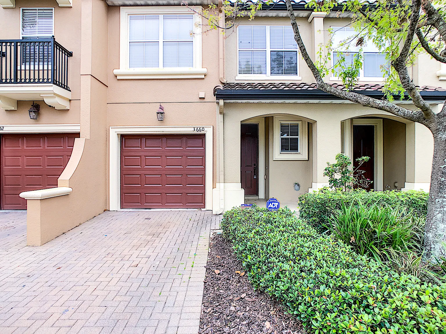 3 bed, 2.5 bath, 1592 sqft, $2,450 — Photo 2