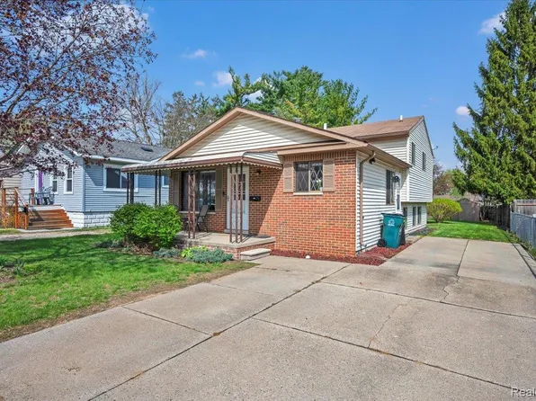 315 Pare St, Clawson, MI 48017