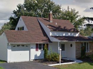 40 Gingerbush Rd, Levittown, PA 19057