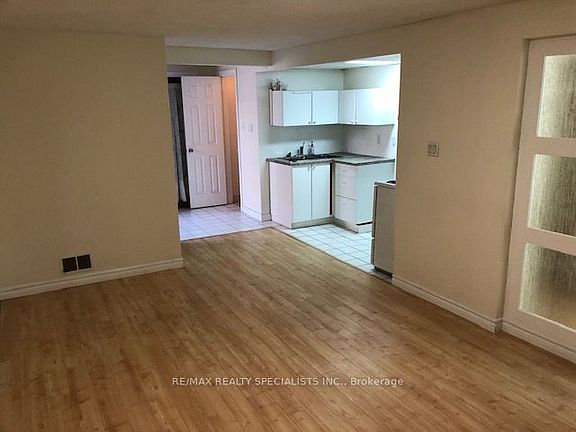 5th image of 290 McNicoll Ave