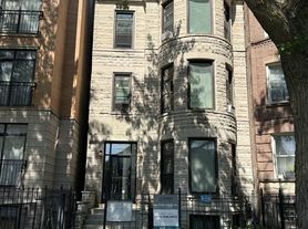 4030 S Indiana Ave, Chicago, IL