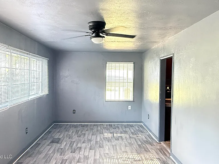 2904 Woodside Dr — Photo 6