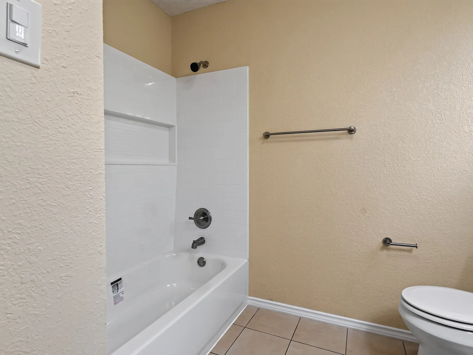 3 bed, 1341 sqft, $2,000 — Photo 3