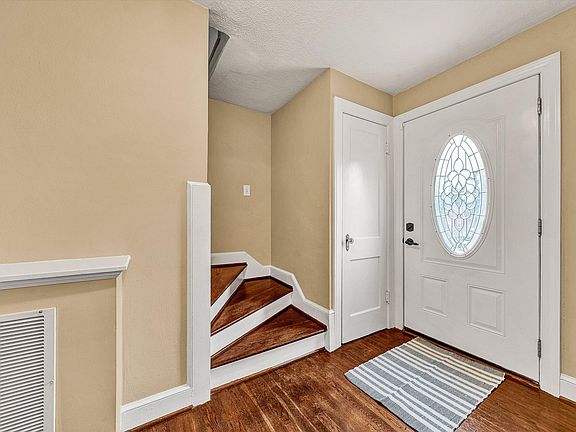 4th image of 2819 Kennedy St NE