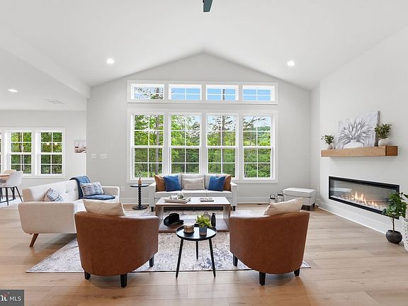 3rd image of 230 Tranquil Wood Ln