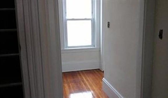 3rd image of 165 Whitwell St #2