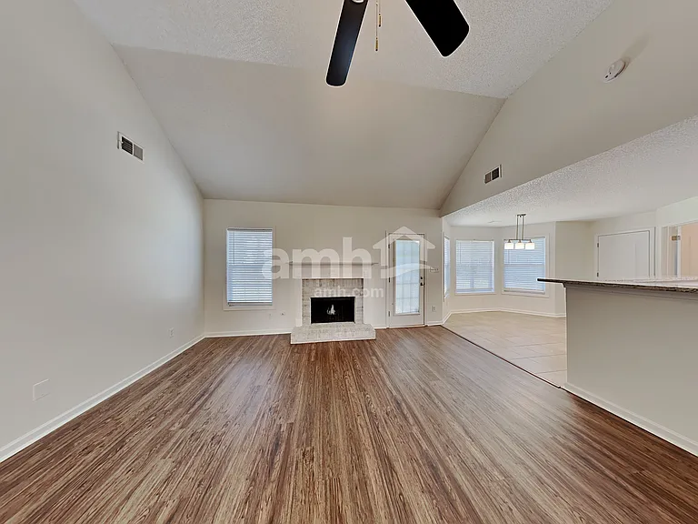 361 Whitney Ln — Photo 7
