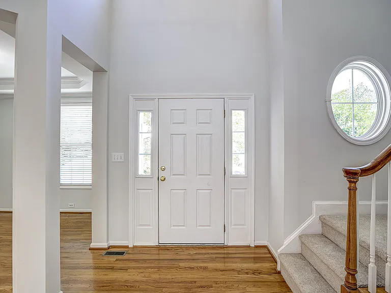 2103 Templeton Gap Dr — Photo 6