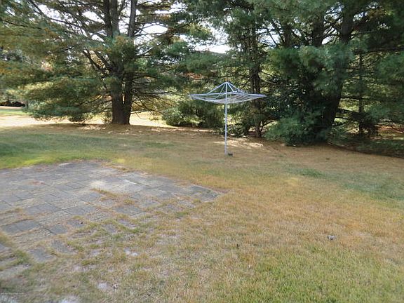 2nd image of 1137 Edgebrook Dr S