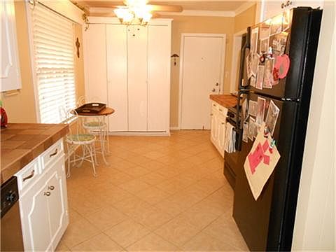 5th image of 203 E Pecan Dr
