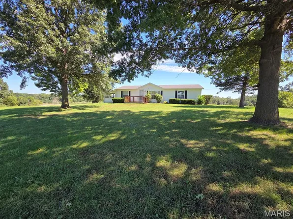 31718 Casino Dr, Canton, MO 63435