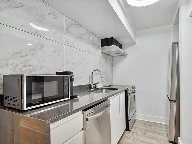 2604 Chartres St #B — Photo 6
