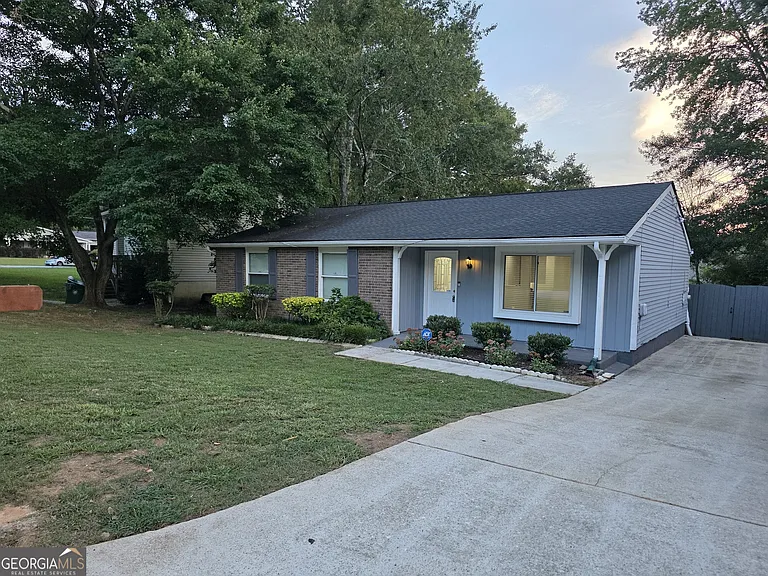 5349 Tracey Dr — Photo 1