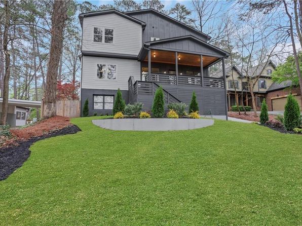2497 Wawona Dr NE