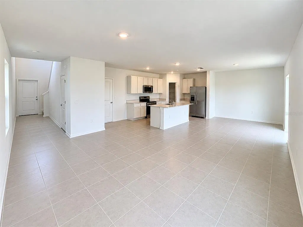 4 bed, 2.5 bath, 1874 sqft, $2,000 — Photo 4